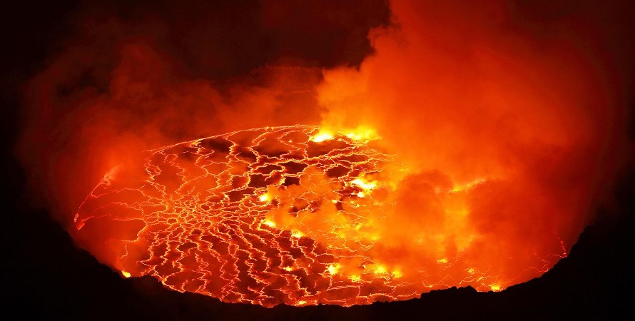 What type of volcano is Mount Nyiragongo?